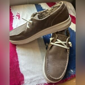 Ariat Hilo 10038484
Like new, worn 2 times